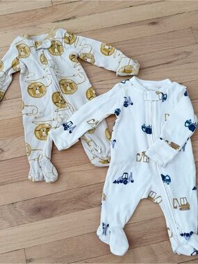 CARTERS Footed Pajamas